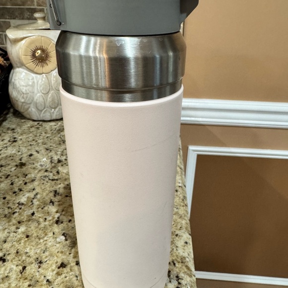 Stanley light pink Tumbler with Stainless Steel Lid 36 oz - Picture 3 of 9